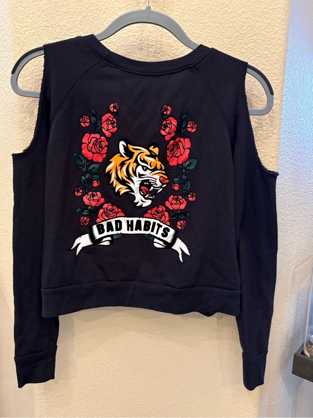 Gypsy Heart Black Cold-Shoulder Sweatshirt Top with Tiger & Rose Graphic-Medium
